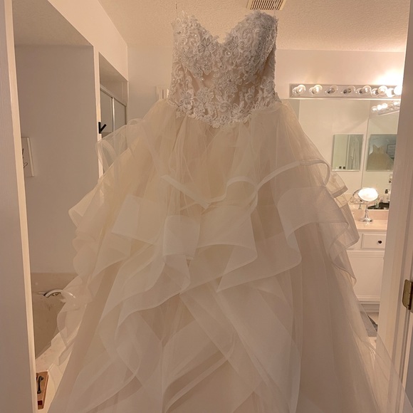 Randy Feloni - Wedding Gown - Picture 1 of 14